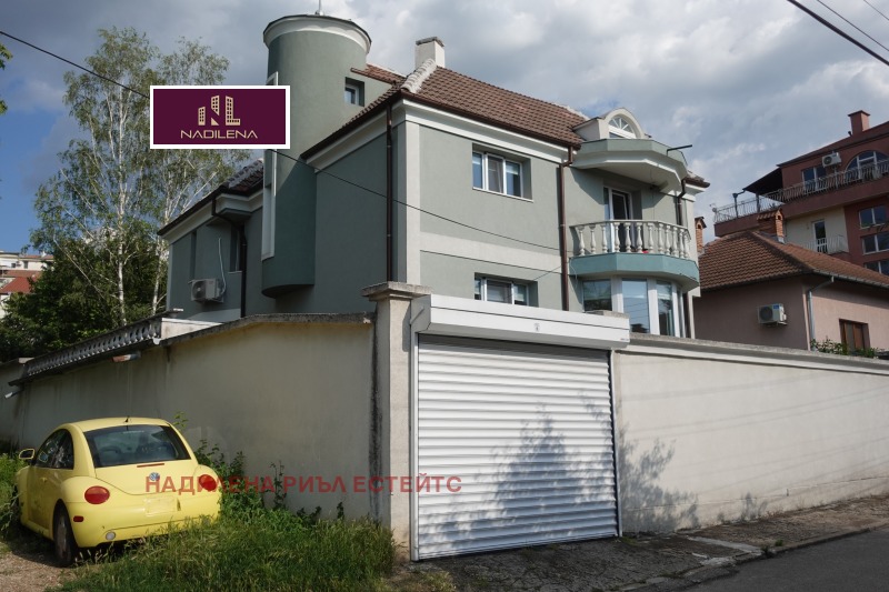 Продава  Къща, град Плевен, Широк център •  540 000 EUR • ID 82765461 — holmes.bg - [1] 