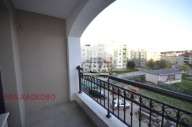 Продажба на тристайни апартаменти в град Хасково - изображение 9 
