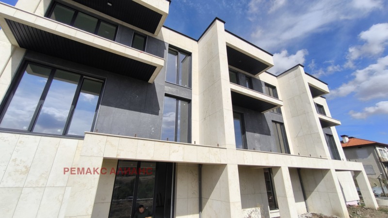 Продава КЪЩА, област София, с. Гурмазово • 350000 € • 32011782 1 — Holmes.bg Продава КЪЩА, област София, с. Гурмазово • 350000 € • 32011782 1