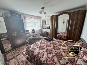 Продава Къща, с. Надежден