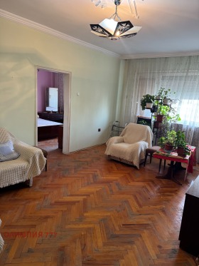 Обява Продава 2-СТАЕН,град Плевен, Идеален център