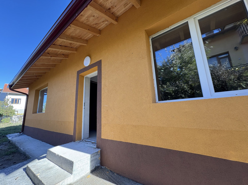 Продава КЪЩА, с. Баня, област Благоевград