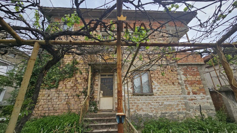 Продава КЪЩА, област Пловдив, гр. Хисаря • 125000 € / 244478.75 лв. • 55677876 1 — Holmes.bg Продава КЪЩА, област Пловдив, гр. Хисаря • 125000 € / 244478.75 лв. • 55677876 1