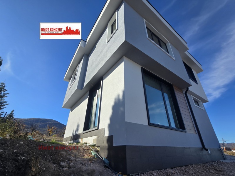 Продава КЪЩА, област Пловдив, с. Марково • 295000 € / 576969.85 лв. • 59529946 1 — Holmes.bg Продава КЪЩА, област Пловдив, с. Марково • 295000 € / 576969.85 лв. • 59529946 1