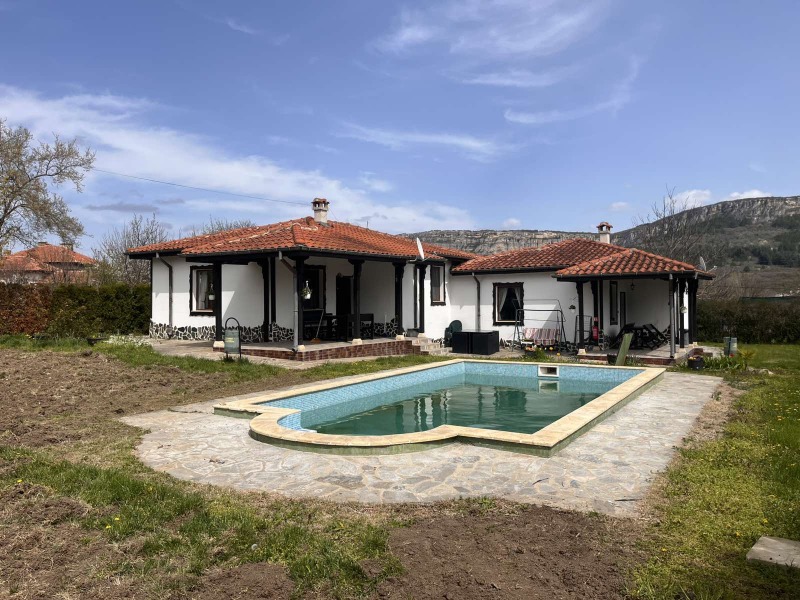 Продава КЪЩА, област Шумен, с. Мадара • 220000 € / 430282.60 лв. • 97038889 1 — Holmes.bg Продава КЪЩА, област Шумен, с. Мадара • 220000 € / 430282.60 лв. • 97038889 1