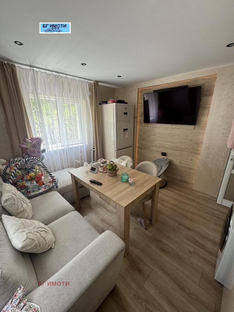 Продава ЕТАЖ ОТ КЪЩА, град Враца, Кемера - Художник • 145000 € / 283595.35 лв. • 99707902 1 — Holmes.bg Продава ЕТАЖ ОТ КЪЩА, град Враца, Кемера - Художник • 145000 € / 283595.35 лв. • 99707902 1