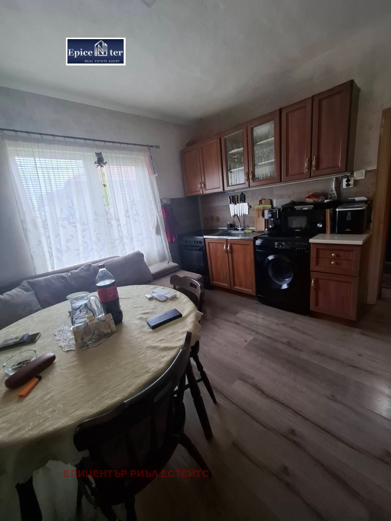 Продава КЪЩА, град Перник, Калкас • 129000 € / 252302.07 лв. • 27563919 1 — Holmes.bg Продава КЪЩА, град Перник, Калкас • 129000 € / 252302.07 лв. • 27563919 1