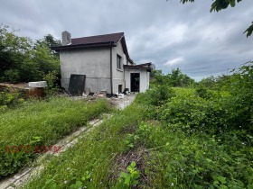 Обява Продава ВИЛА,град Варна, м-т Боровец - юг