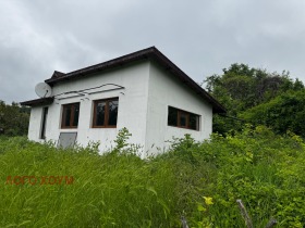 Обява Продава ВИЛА,град Варна, м-т Боровец - юг