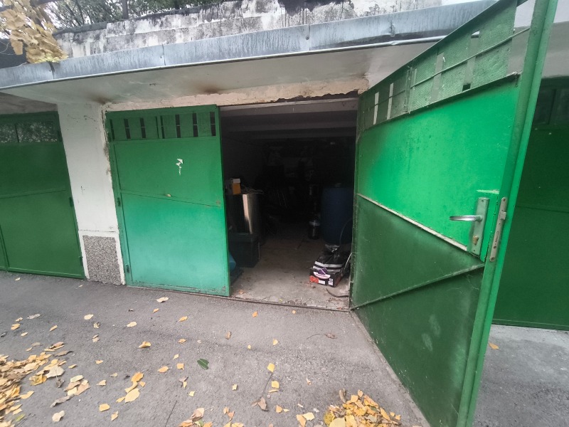 Продава ГАРАЖ, ПАРКОМЯСТО, град Шумен, Тракия • 40000 лв. / 20451.68 € • 10897920 1 — Holmes.bg Продава ГАРАЖ, ПАРКОМЯСТО, град Шумен, Тракия • 40000 лв. / 20451.68 € • 10897920 1