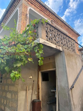 Продава Къща, гр. Нови пазар