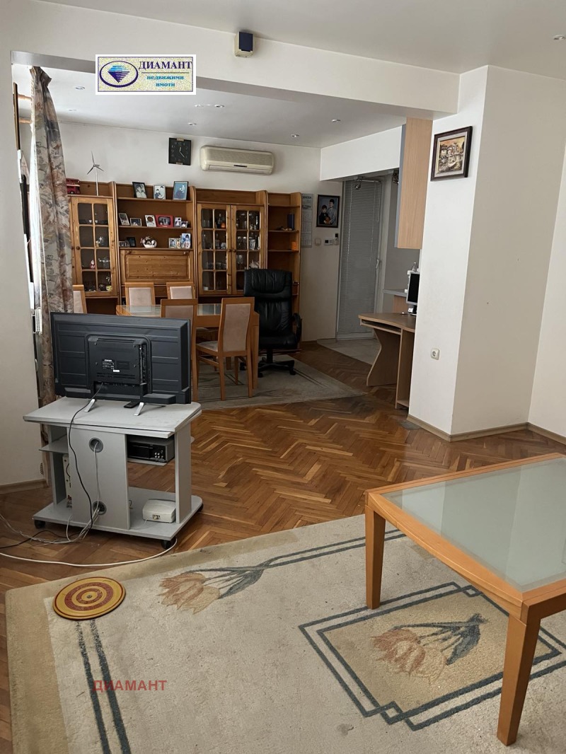 Продава 4-СТАЕН, град Русе, Център • 260000 € / 508515.80 лв. • 43757071 1 — Holmes.bg Продава 4-СТАЕН, град Русе, Център • 260000 € / 508515.80 лв. • 43757071 1
