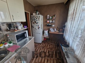 Продажба на четеристайни апартаменти в град Русе - изображение 3 