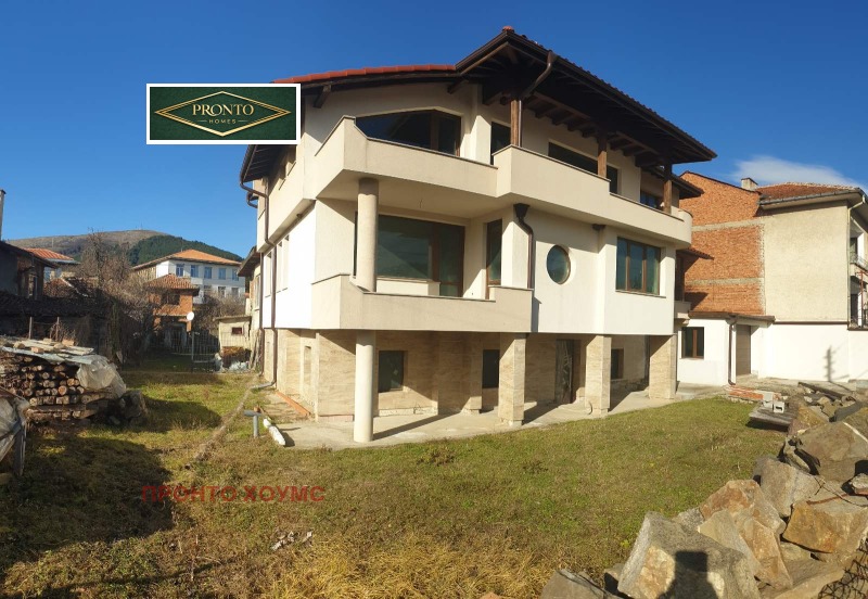 Продава КЪЩА, област Сливен, гр. Котел • 280000 € / 547632.40 лв. • 83094234 1 — Holmes.bg Продава КЪЩА, област Сливен, гр. Котел • 280000 € / 547632.40 лв. • 83094234 1