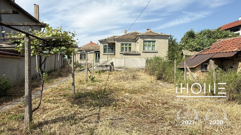 Продава КЪЩА, област Варна, гр. Вълчи дол • 70000 € / 136908.10 лв. • 20891095 1 — Holmes.bg Продава КЪЩА, област Варна, гр. Вълчи дол • 70000 € / 136908.10 лв. • 20891095 1