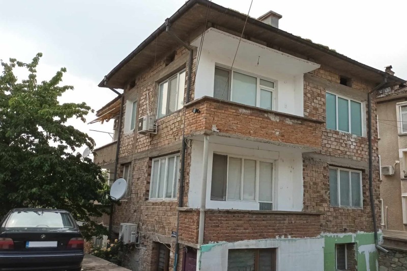 Продава  Етаж от къща, област Пловдив, гр. Карлово •  110 000 EUR • ID 84825850 — holmes.bg - [1] 