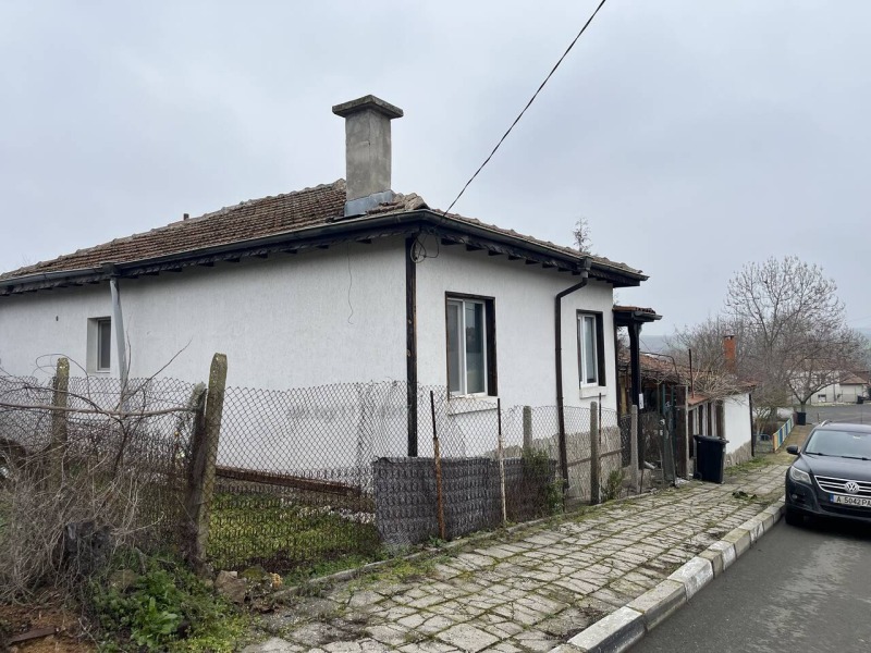Продава КЪЩА, град Бургас, с. Извор • 120000 € / 234699.60 лв. • 11468204 1 — Holmes.bg Продава КЪЩА, град Бургас, с. Извор • 120000 € / 234699.60 лв. • 11468204 1