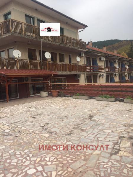 Продава  Хотел, област Велико Търново, с. Въглевци • 1 300 000 EUR • ID 51721662 — holmes.bg - [1] 