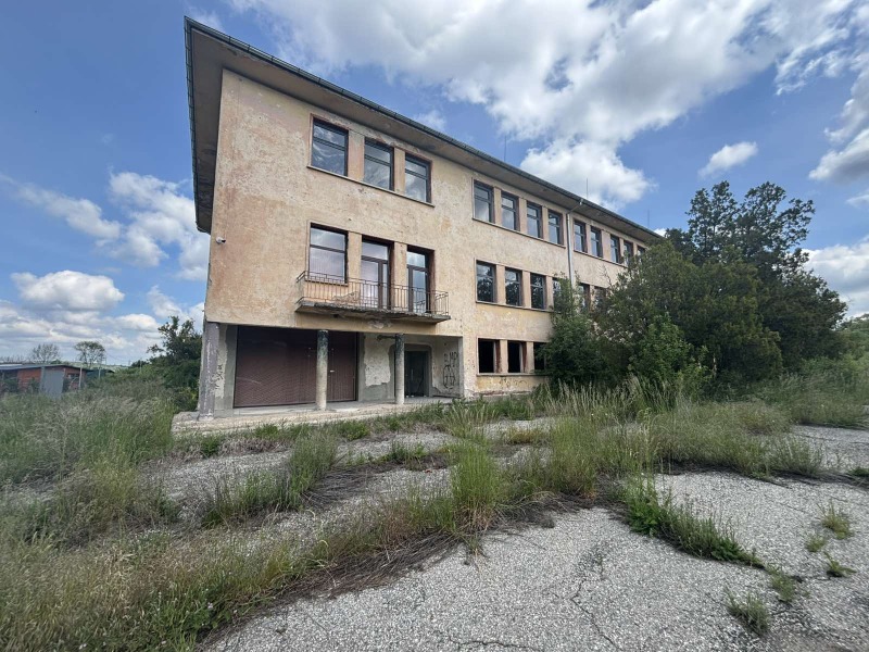 Продава ПРОМ. ПОМЕЩЕНИЕ, област Перник, с. Стефаново • 429995 € / 840997.12 лв. • 38028570 1 — Holmes.bg Продава ПРОМ. ПОМЕЩЕНИЕ, област Перник, с. Стефаново • 429995 € / 840997.12 лв. • 38028570 1