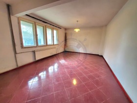 Обява Продава КЪЩА,гр. Аксаково, област Варна