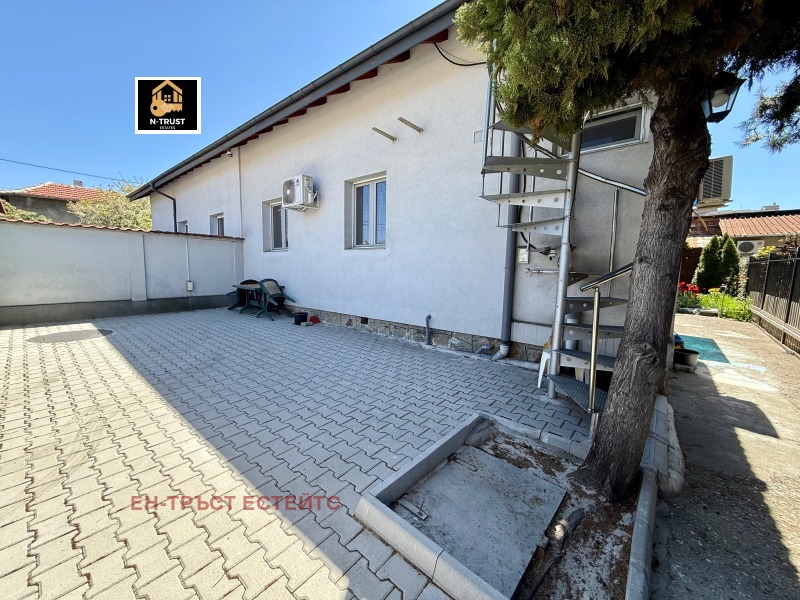 Продава КЪЩА, град София, Модерно предградие • 264999 € / 518292.99 лв. • 13692376 1 — Holmes.bg Продава КЪЩА, град София, Модерно предградие • 264999 € / 518292.99 лв. • 13692376 1