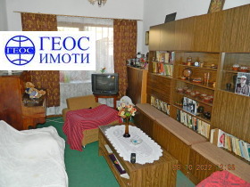 Продава етаж от къща град Смолян Горно Райково - [1] 