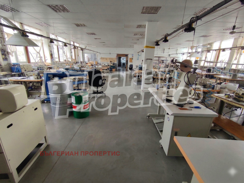 Продава ПРОМ. ПОМЕЩЕНИЕ, град Шумен, Боян Българанов 1 • 200000 € / 391166.00 лв. • 94803071 1 — Holmes.bg Продава ПРОМ. ПОМЕЩЕНИЕ, град Шумен, Боян Българанов 1 • 200000 € / 391166.00 лв. • 94803071 1