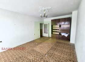 Обява Продава 3-СТАЕН,град Добрич, Център