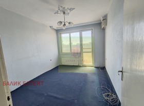 Обява Продава 3-СТАЕН,град Добрич, Център