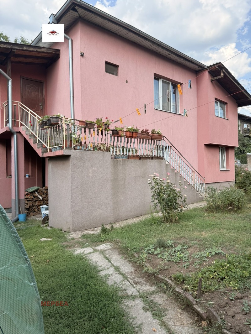 Продава КЪЩА, град Перник, Църква • 140000 € • 44053462 1 — Holmes.bg Продава КЪЩА, град Перник, Църква • 140000 € • 44053462 1