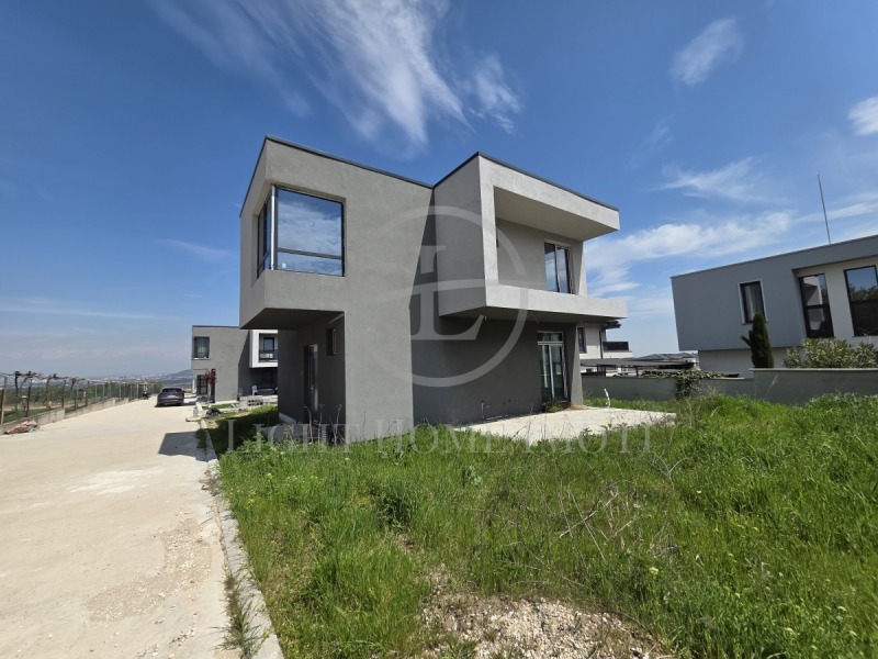 Продава КЪЩА, област Пловдив, с. Марково • 215000 € / 420503.45 лв. • 48947267 1 — Holmes.bg Продава КЪЩА, област Пловдив, с. Марково • 215000 € / 420503.45 лв. • 48947267 1