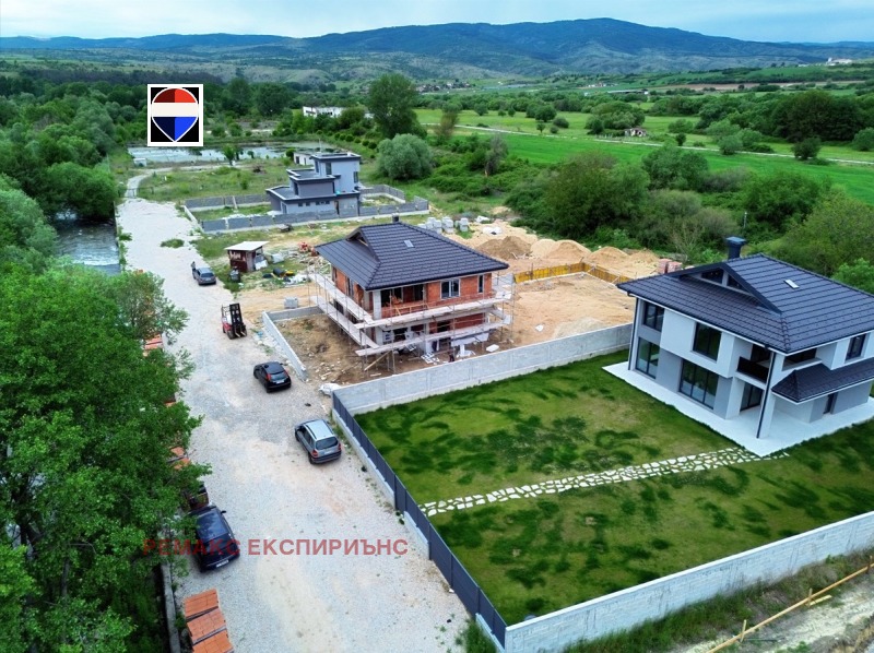 Продава КЪЩА, област Кюстендил, с. Бараково • 315000 € / 616086.45 лв. • 67884097 1 — Holmes.bg Продава КЪЩА, област Кюстендил, с. Бараково • 315000 € / 616086.45 лв. • 67884097 1
