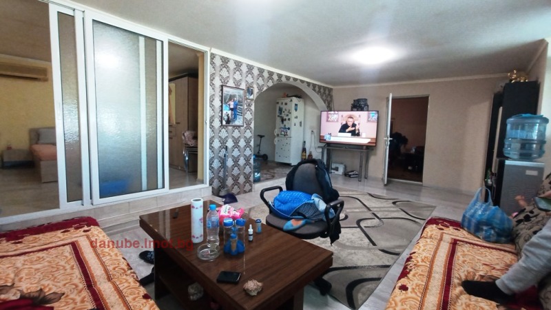 Продава КЪЩА, град Русе, Родина 2 • 90000 € / 176024.70 лв. • 48296918 1 — Holmes.bg Продава КЪЩА, град Русе, Родина 2 • 90000 € / 176024.70 лв. • 48296918 1