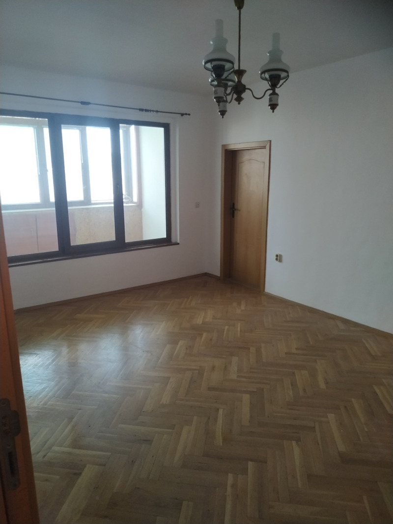Продава 3-СТАЕН, град Варна, Окръжна болница-Генерали • 270000 € / 528074.10 лв. • 79024383 1 — Holmes.bg Продава 3-СТАЕН, град Варна, Окръжна болница-Генерали • 270000 € / 528074.10 лв. • 79024383 1