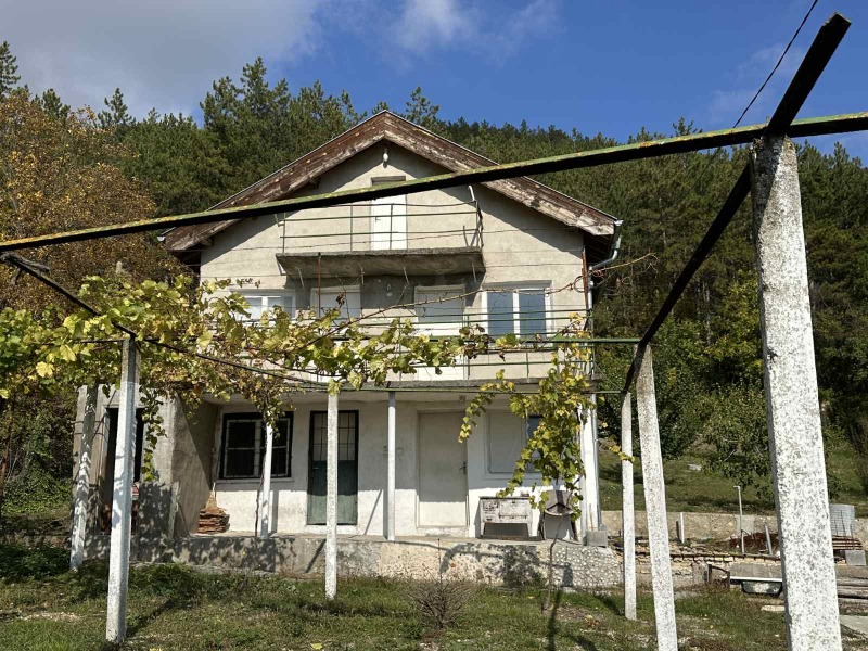 Продава ВИЛА, град Шумен, м-т Под Манастира • 125000 лв. / 63911.49 € • 19899854 1 — Holmes.bg Продава ВИЛА, град Шумен, м-т Под Манастира • 125000 лв. / 63911.49 € • 19899854 1