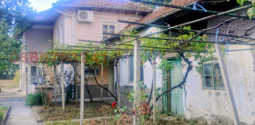 Продава Къща, с. Водолей