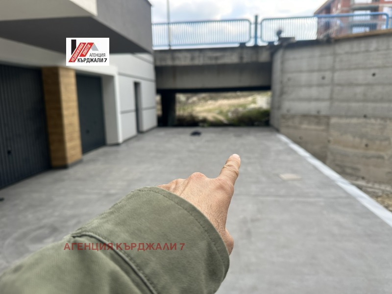 Продава ГАРАЖ, ПАРКОМЯСТО, град Кърджали, Възрожденци • 13950 € / 27283.83 лв. • 26683767 1 — Holmes.bg Продава ГАРАЖ, ПАРКОМЯСТО, град Кърджали, Възрожденци • 13950 € / 27283.83 лв. • 26683767 1