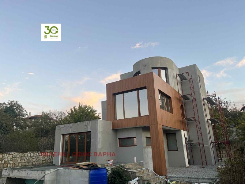 Продава КЪЩА, град Варна, м-т Зеленика • 560000 € / 1095264.80 лв. • 74959635 1 — Holmes.bg Продава КЪЩА, град Варна, м-т Зеленика • 560000 € / 1095264.80 лв. • 74959635 1