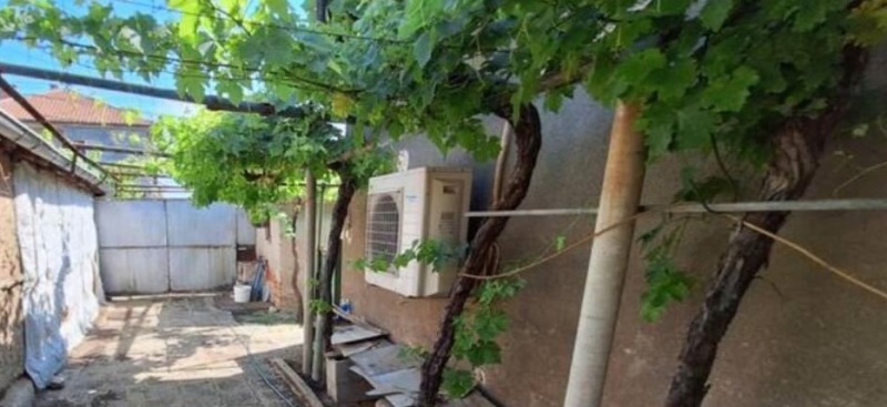 Продава КЪЩА, област Пловдив, гр. Съединение • 51900 € / 101507.58 лв. • 95949941 1 — Holmes.bg Продава КЪЩА, област Пловдив, гр. Съединение • 51900 € / 101507.58 лв. • 95949941 1