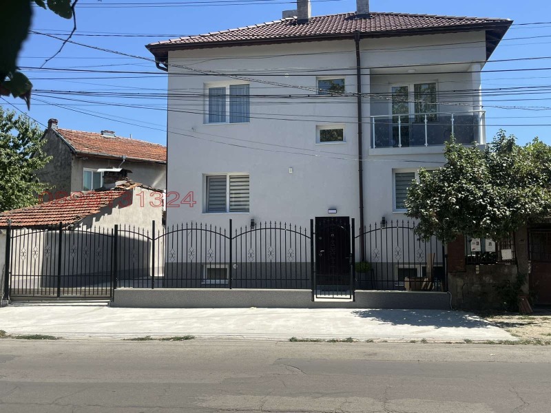 Продава КЪЩА, град Ловеч, Широк център • 219000 € / 428326.77 лв. • 33388826 1 — Holmes.bg Продава КЪЩА, град Ловеч, Широк център • 219000 € / 428326.77 лв. • 33388826 1