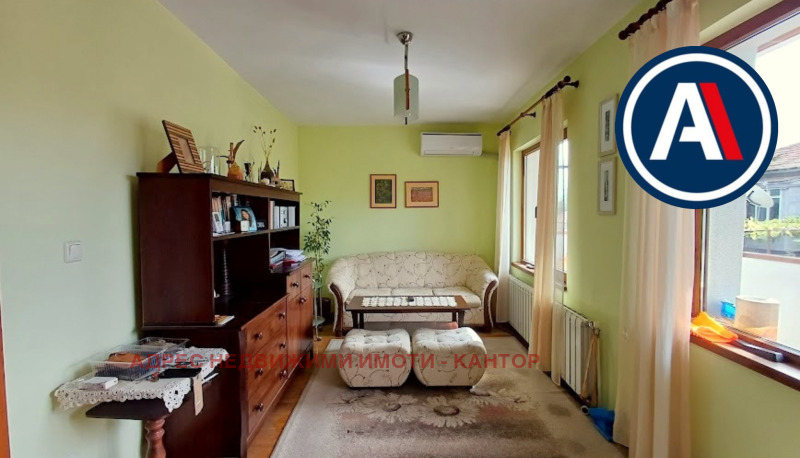 Продава  Етаж от къща, град Шумен, Добруджански •  125 000 EUR • ID 58472472 — holmes.bg - [1] 