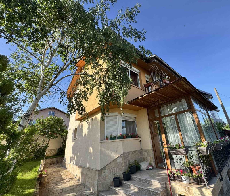 Продава КЪЩА, град София, гр. Нови Искър • 430000 € / 841006.90 лв. • 95722456 1 — Holmes.bg Продава КЪЩА, град София, гр. Нови Искър • 430000 € / 841006.90 лв. • 95722456 1