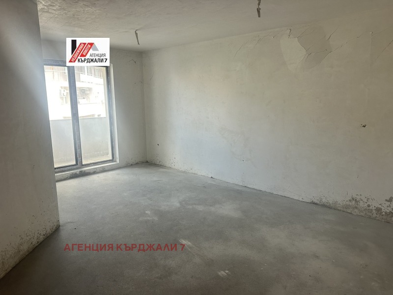 Продава 2-СТАЕН, град Кърджали, Възрожденци • 68000 € / 132996.44 лв. • 34490287 1 — Holmes.bg Продава 2-СТАЕН, град Кърджали, Възрожденци • 68000 € / 132996.44 лв. • 34490287 1