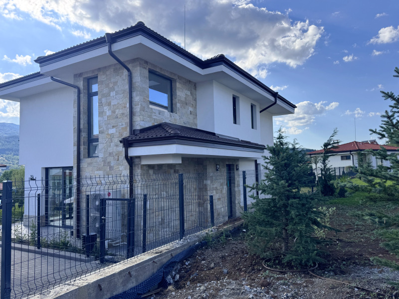 Продава КЪЩА, област Перник, с. Кладница • 443900 € / 868192.94 лв. • 81433880 1 — Holmes.bg Продава КЪЩА, област Перник, с. Кладница • 443900 € / 868192.94 лв. • 81433880 1