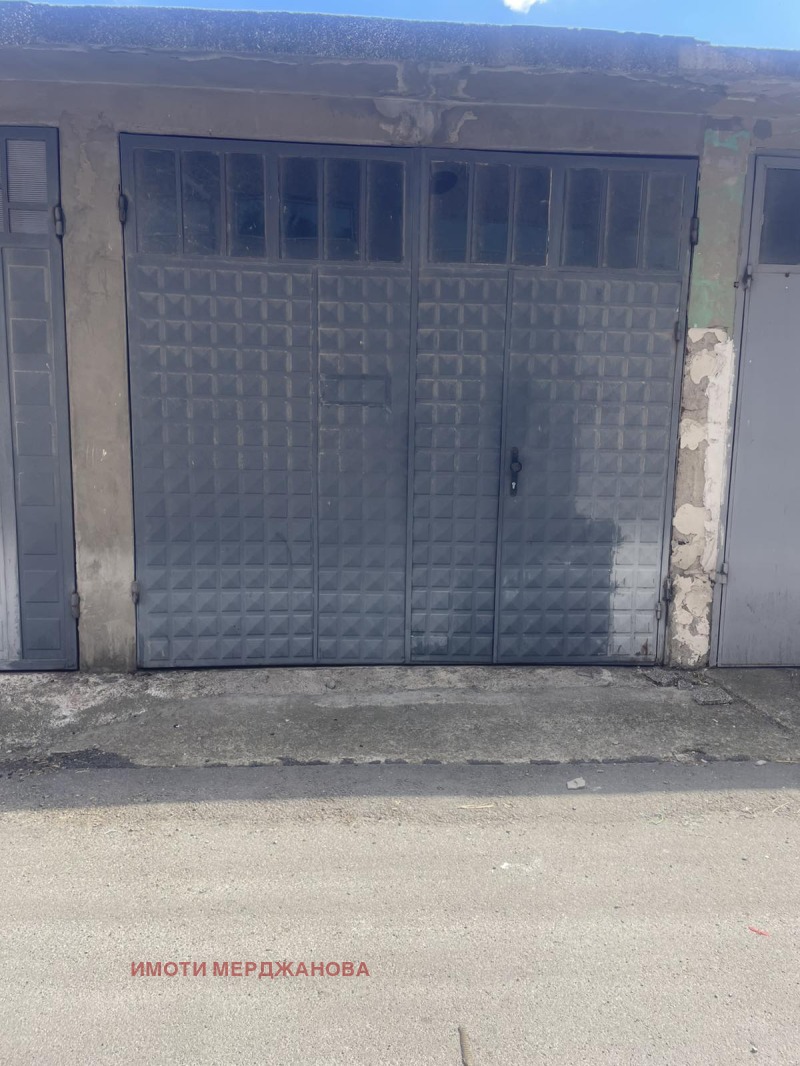 Продава ГАРАЖ, ПАРКОМЯСТО, област Сливен, гр. Нова Загора • 13000 € • 29481413 1 — Holmes.bg Продава ГАРАЖ, ПАРКОМЯСТО, област Сливен, гр. Нова Загора • 13000 € • 29481413 1