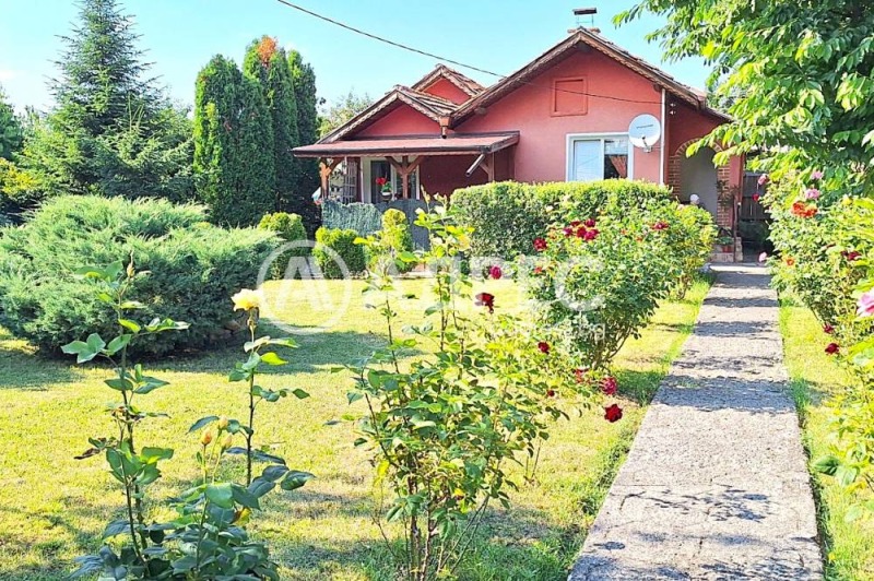 Продава КЪЩА, област София, с. Петърч • 220000 € • 55050668 1 — Holmes.bg Продава КЪЩА, област София, с. Петърч • 220000 € • 55050668 1