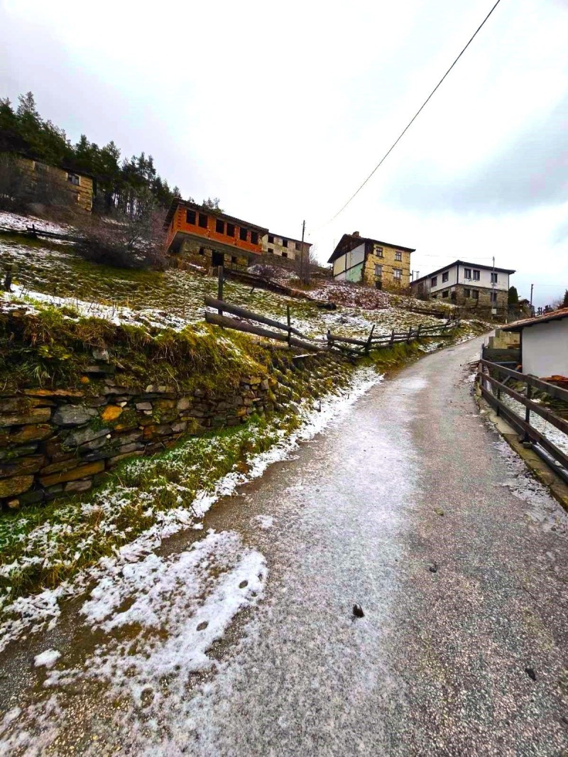 Продава КЪЩА, област Смолян, с. Зорница • 45000 € / 88012.35 лв. • 14374440 1 — Holmes.bg Продава КЪЩА, област Смолян, с. Зорница • 45000 € / 88012.35 лв. • 14374440 1