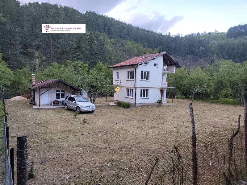 Продава КЪЩА, област София, с. Ябланица • 160000 € / 312932.80 лв. • 83500203 1 — Holmes.bg Продава КЪЩА, област София, с. Ябланица • 160000 € / 312932.80 лв. • 83500203 1
