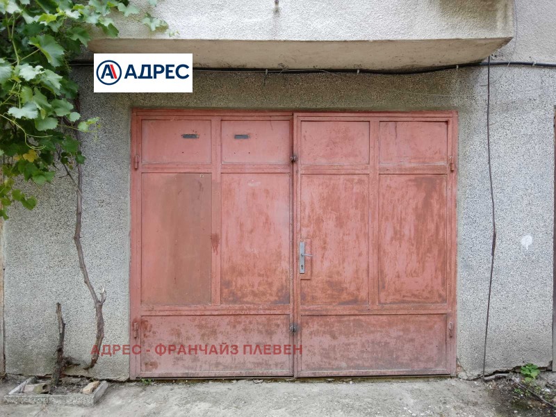 Под наем ГАРАЖ, ПАРКОМЯСТО, град Плевен, 9-ти квартал • 100 € / 195.58 лв. • 48304081 1 — Holmes.bg Под наем ГАРАЖ, ПАРКОМЯСТО, град Плевен, 9-ти квартал • 100 € / 195.58 лв. • 48304081 1