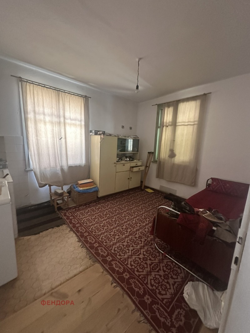 Под наем КЪЩА, област Благоевград, гр. Разлог • 900 € / 1760.25 лв. • 45640472 1 — Holmes.bg Под наем КЪЩА, област Благоевград, гр. Разлог • 900 € / 1760.25 лв. • 45640472 1